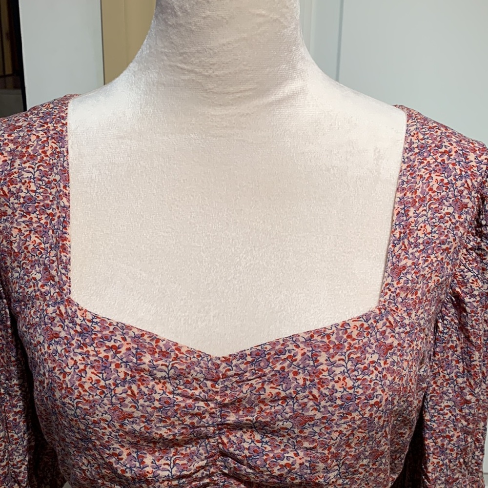 AMERICAN EAGLE Outfitters Smocked Floral‎ Peplum Sleeve Crop Top Blouse V… - Picture 2 of 8